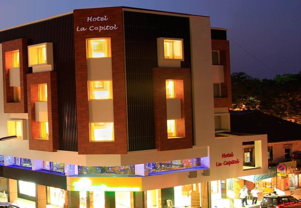 Hotel La Capitol Panaji Esterno foto