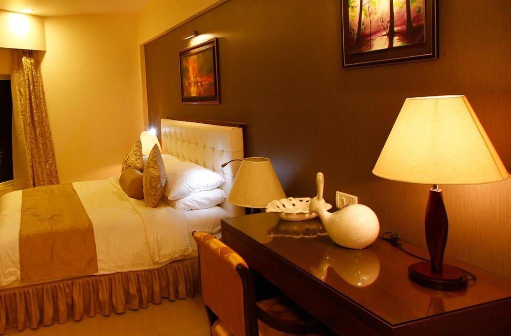 Hotel La Capitol Panaji Esterno foto